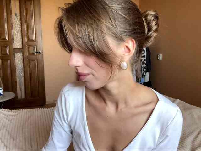 BlondellFriot Live Webcam on BongaCams