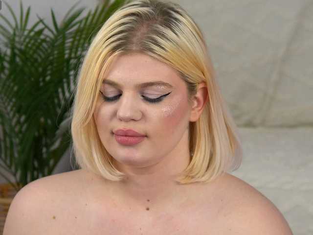 JosephineMoon webcam