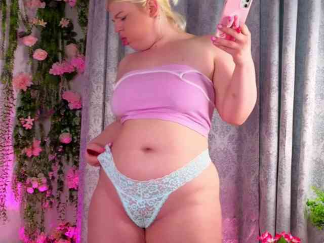 Model: JosephineMoon