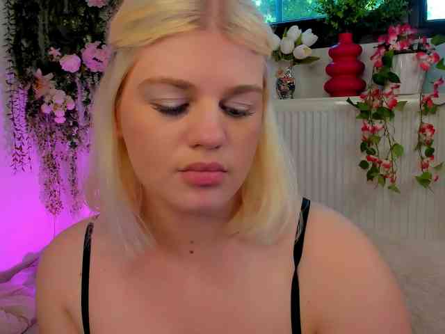 JosephineMoon webcam