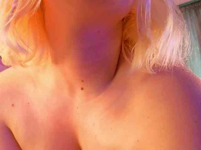 JosephineMoon webcam