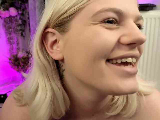 JosephineMoon webcam