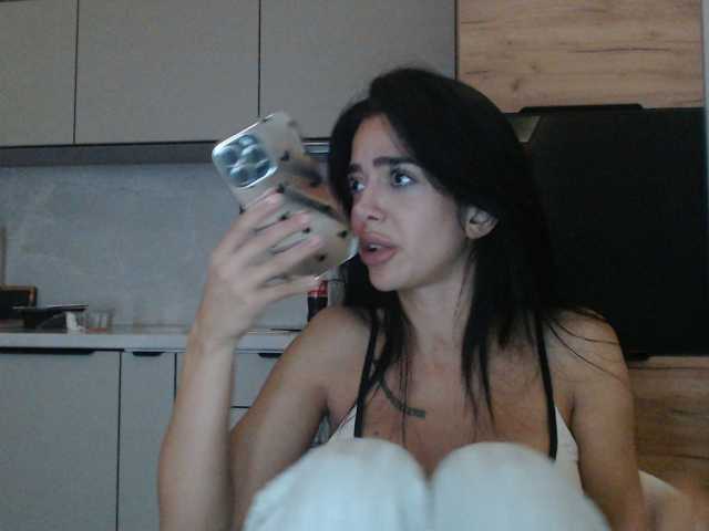 le modèle Gloriyapg est en webcam porno dans un show sur le site bongacams, il possède les tags suivants: White/Caucasian,Brunette,Shaved