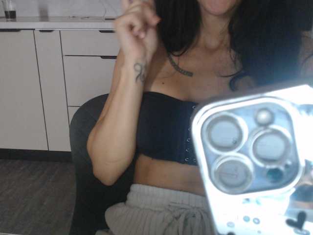 Gloriyapg live cam on BongaCams