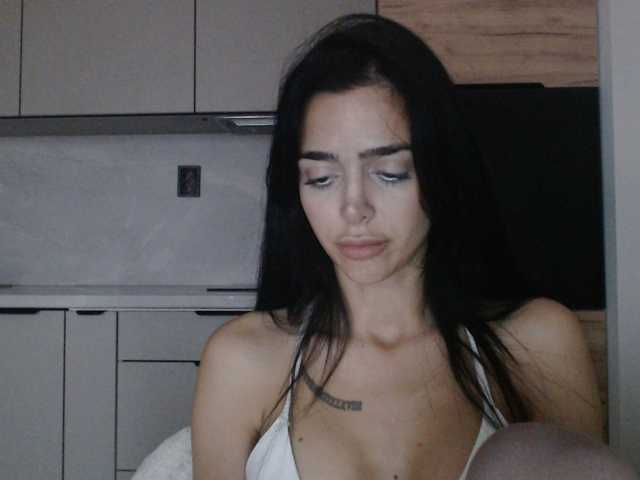 Gloriyapg live cam on BongaCams