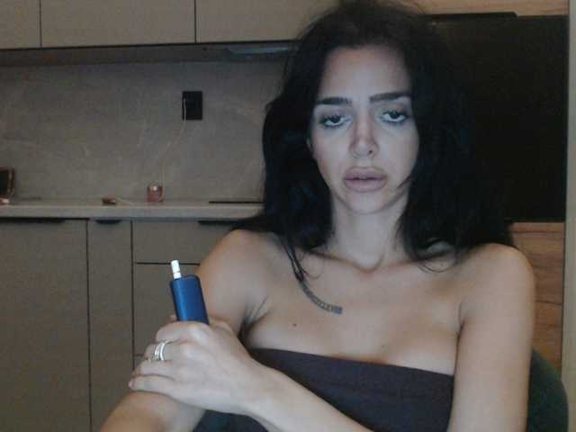 Gloriyapg live cam on BongaCams