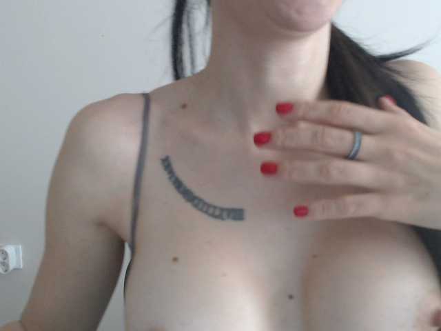 Gloriyapg live cam on BongaCams