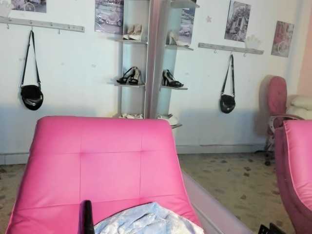 kim- live cam on BongaCams