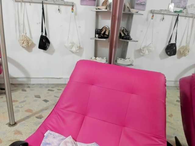 kim- es otra cam chica española disponible en vivo