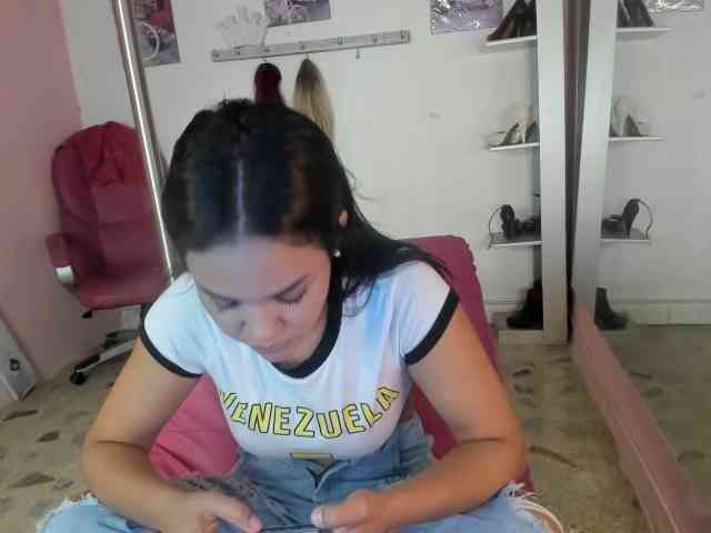kim- Live Webcam on BongaCams