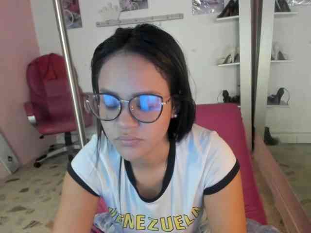 kim- Live Webcam on BongaCams