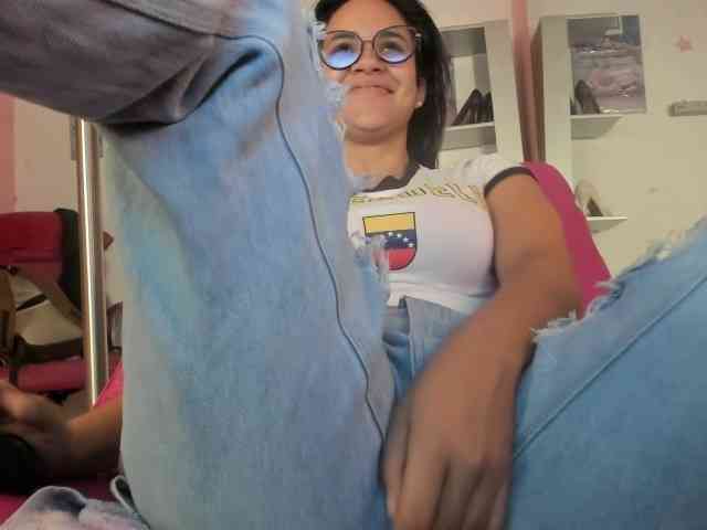 kim- Live Webcam on BongaCams