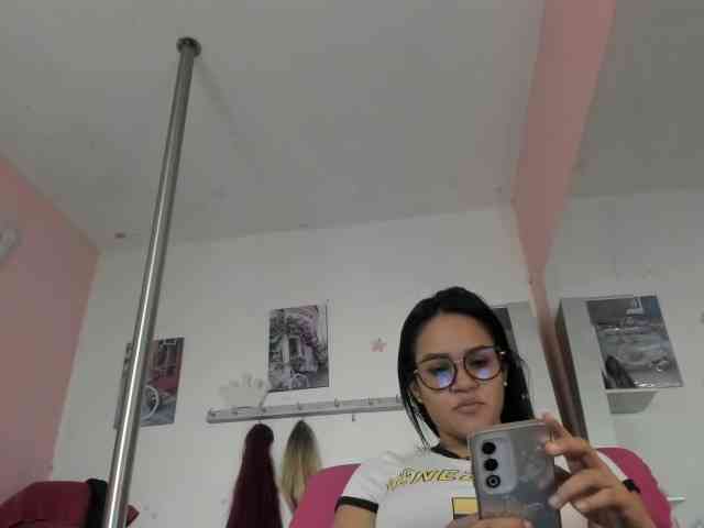 kim- Live Webcam on BongaCams