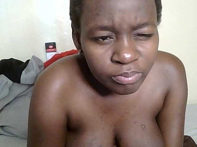 le modèle HotBanny est en webcam porno dans un show sur le site bongacams, il possède les tags suivants: Ebony,Brunette,Trimmed