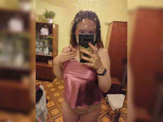 HotMia69 webcam