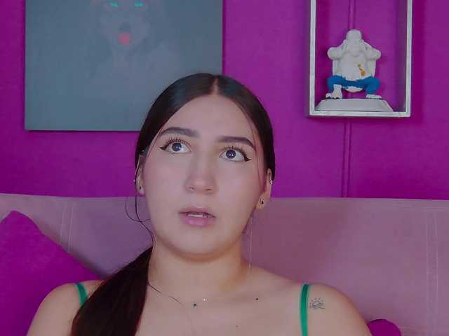 zoee-moretti's BongaCams show and profile