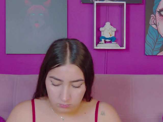 zoee-moretti Live Cam and Statistics on UnifiedCams