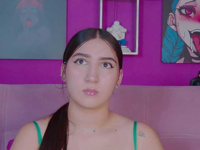 zoee-moretti's BongaCams show and profile