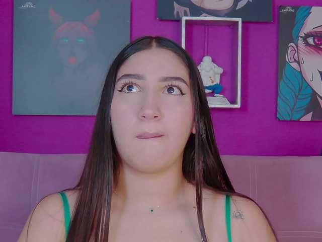 zoee-moretti's BongaCams show and profile