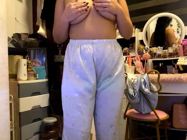 LesliDine Live Cam on BongaCams