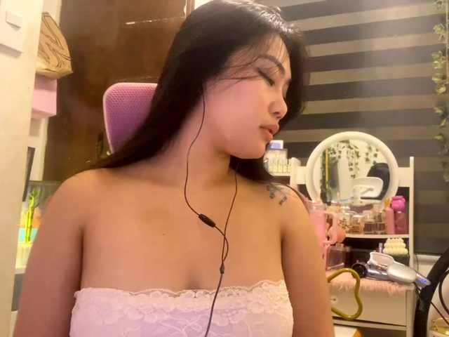 LesliDine live cam on BongaCams