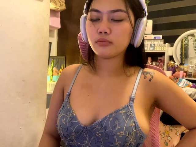 LesliDine live cam on BongaCams
