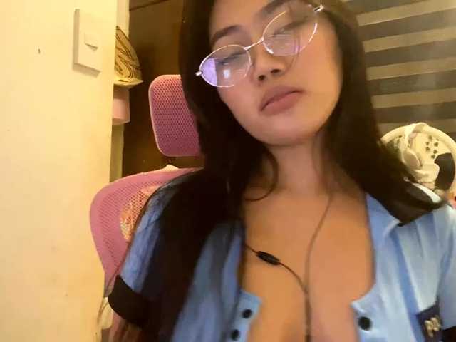 LesliDine live cam on BongaCams