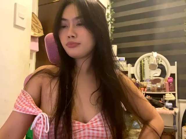 LesliDine live cam on BongaCams