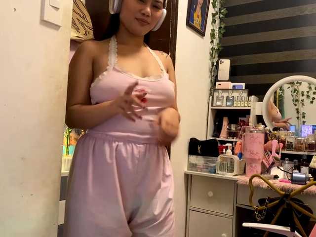 LesliDine live cam on BongaCams