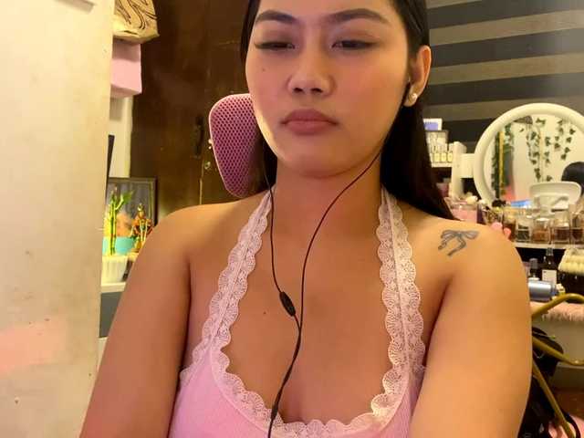 LesliDine live cam on BongaCams