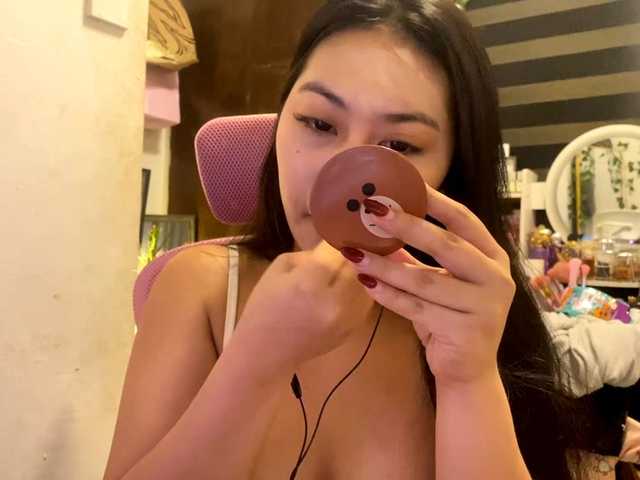 LesliDine live cam on BongaCams