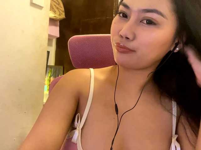 LesliDine live cam on BongaCams