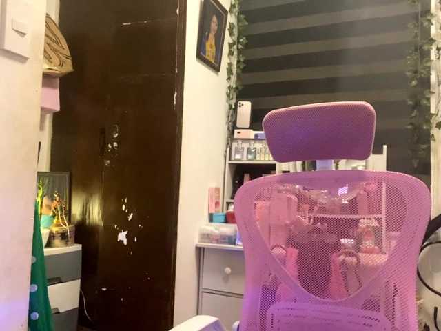 LesliDine live cam on BongaCams
