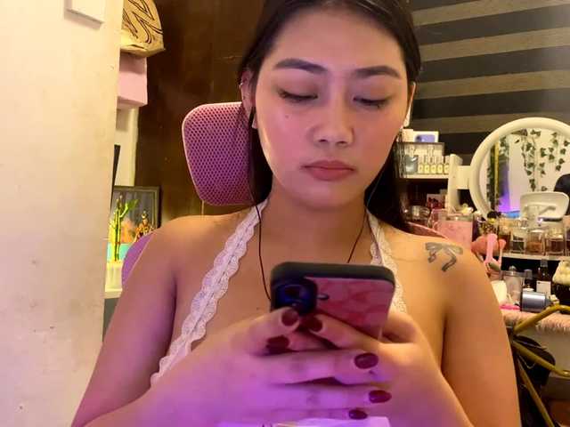 LesliDine live cam on BongaCams