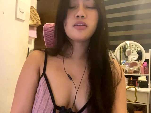 LesliDine live cam on BongaCams