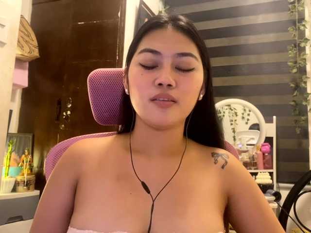 LesliDine live cam on BongaCams