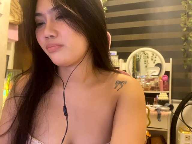 LesliDine live cam on BongaCams