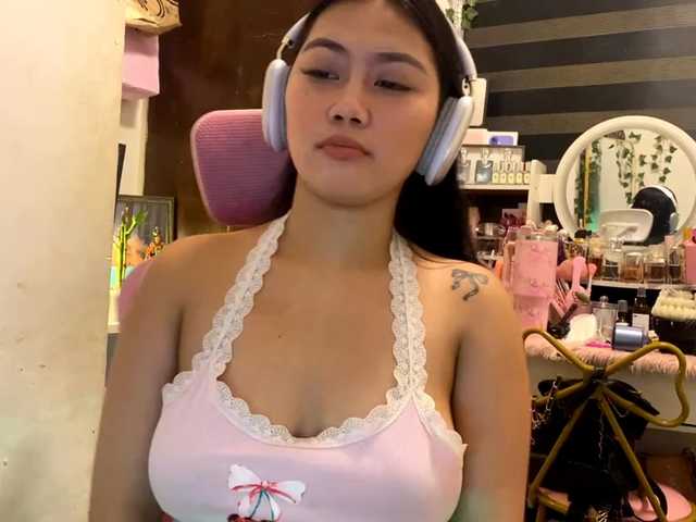 LesliDine live cam on BongaCams