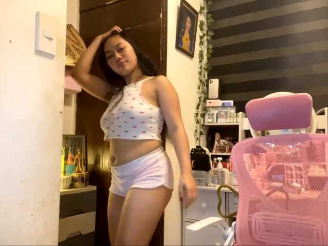 LesliDine live cam on BongaCams