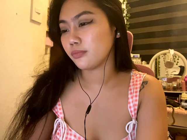 LesliDine live cam on BongaCams