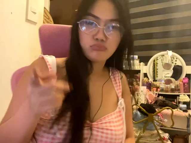 LesliDine live cam on BongaCams