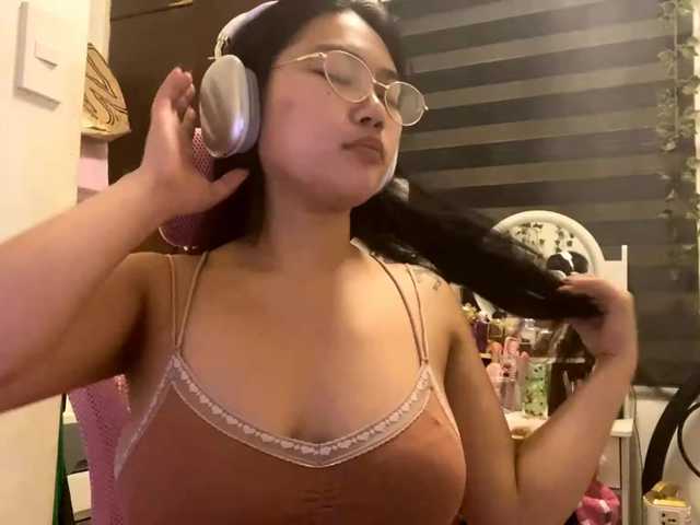 LesliDine live cam on BongaCams