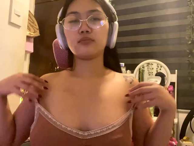 LesliDine live cam on BongaCams