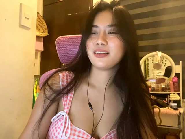 LesliDine live cam on BongaCams