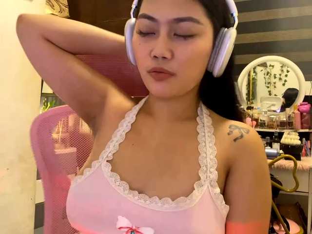 LesliDine live cam on BongaCams