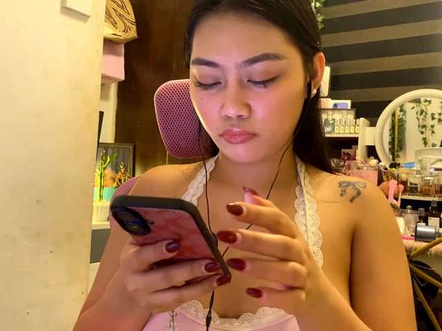 LesliDine live cam on BongaCams