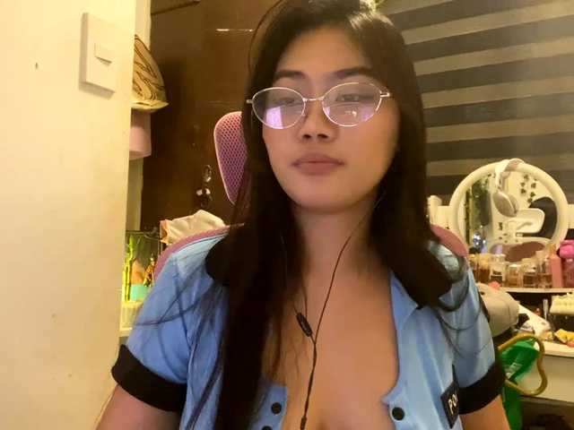 LesliDine live cam on BongaCams