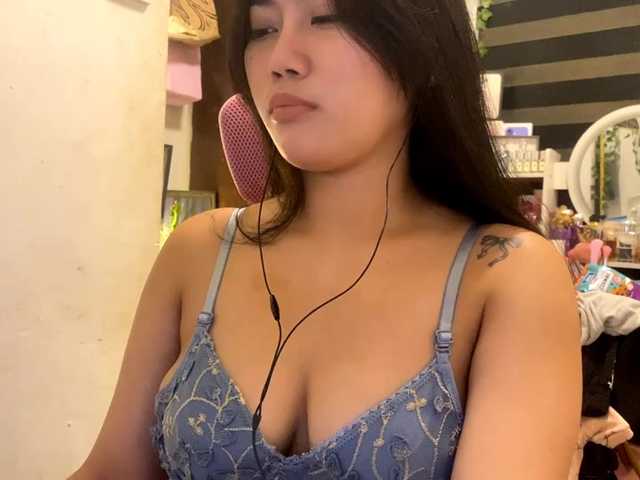 LesliDine live cam on BongaCams