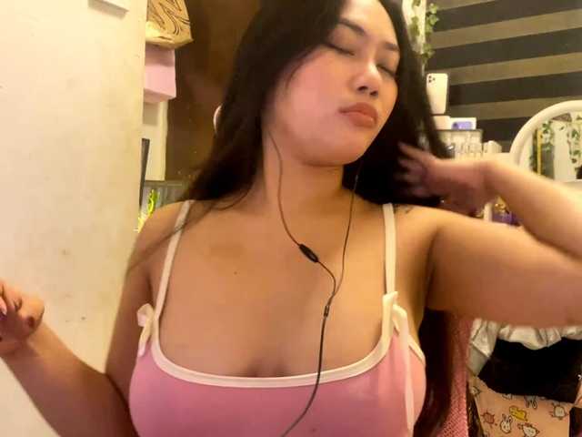 LesliDine live cam on BongaCams