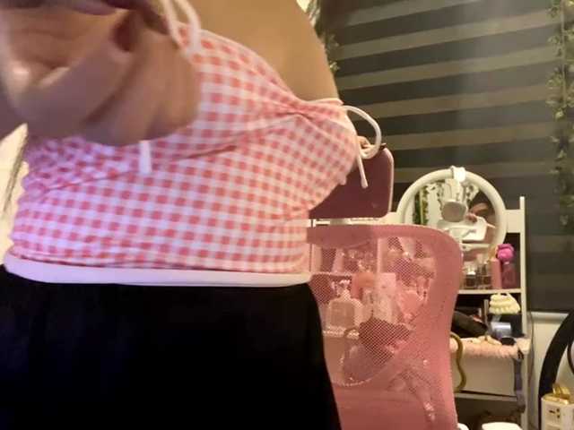 LesliDine live cam on BongaCams